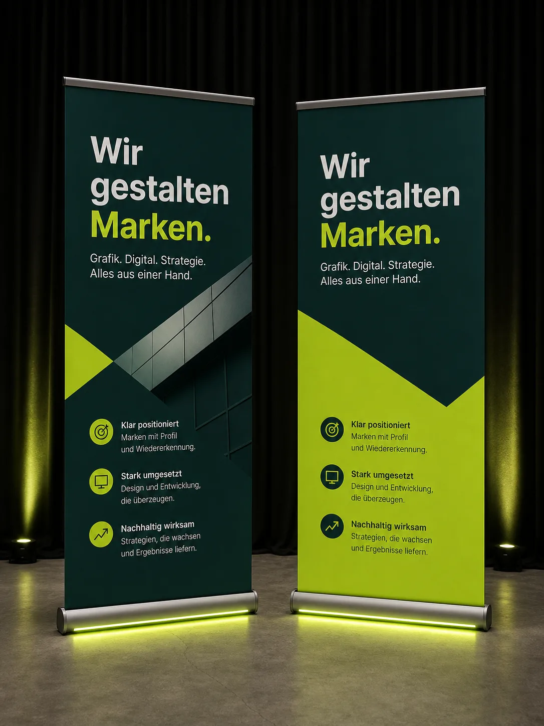 Zwei Roll-up-Banner Seite an Seite – Trade-Show-Aufbau mit klarem Markenauftritt